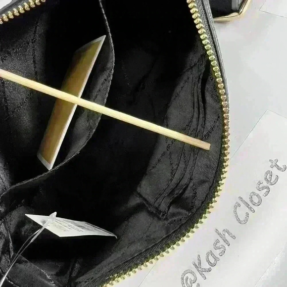 Michael Kors crossbody tech attach adjustable strap Coin Purse Airpod case Black - Picture 7 of 9